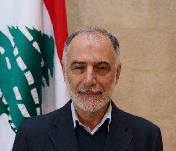 فنيش يتقبل التعازي بوالده الاثنين