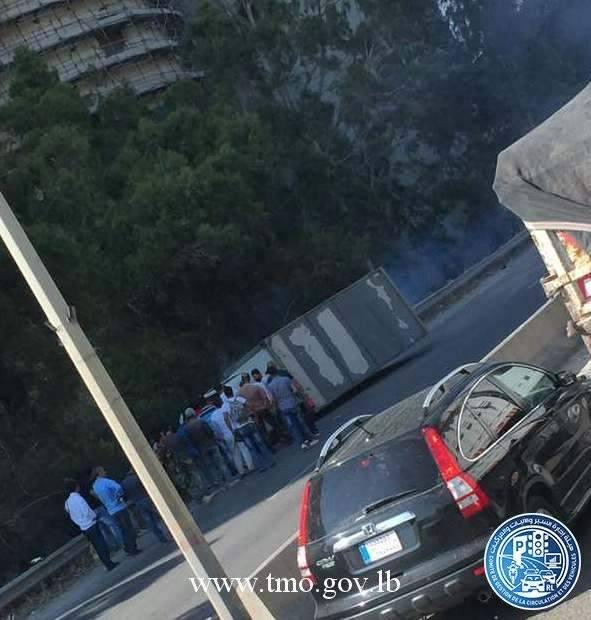 إنقلاب بيك-اب على اوتوستراد شكا