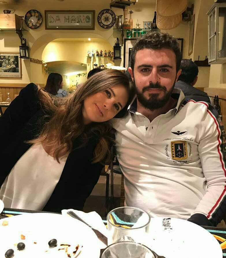 صورة منى أبو حمزة و ابنها تشعل مواقع التواصل...