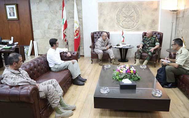قائد الجيش عرض ورئيس الدفاع الإسباني العلاقات