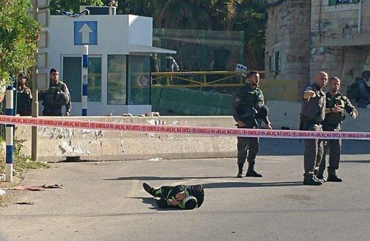 إصابة مستوطن في عملية طعن بالخليل واعتقال المنفذ