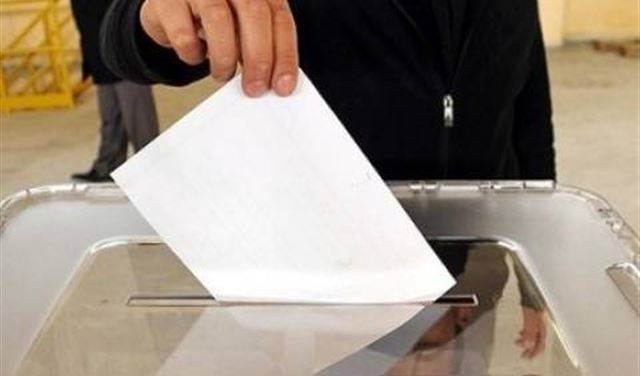 معركة لأعضاء سابقين في تيار سياسي بارز