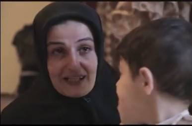 بالفيديو.. أم تعرض كليتها للبيع لتكمل علاج ابنها
