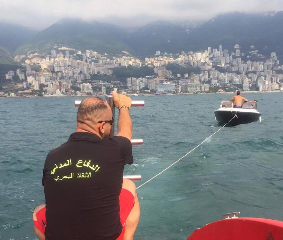 بالصور.. هذا ما حصل مع زورق سياحي في خليج جونية!