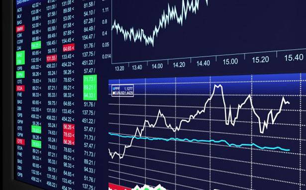 «وكالة الطاقة الدوليّة» توقعت زيادة الإنتاج 1.5 مليون برميل يومياً
النفط يرتفع ويظلّ قرب أدنى مُستوى في 6 أشهر
تخمة المعروض من خارج دول «أوبك» تضغط على الأسعار