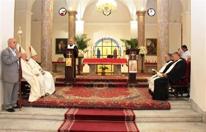 أربعون المطران أنيس أبي عاد المطران. بولس مطر: رقّاه المسيح إلى أن صار أيقونة جديدة على رائحة القداس