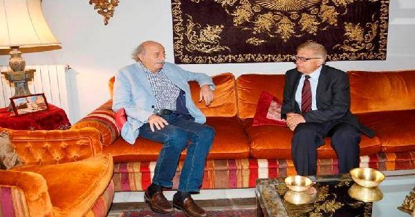 جنبلاط عرض التطورات في لبنان والمنطقة مع السفير الروسي