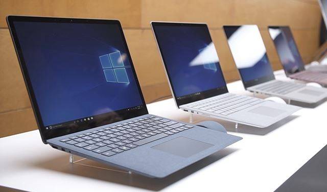 حاسوب Surface laptop يسجل نتيجة 10/0