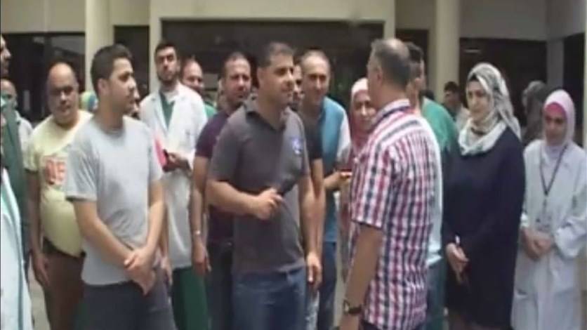 موظفو مستشفى صيدا الحكومي يحتجون