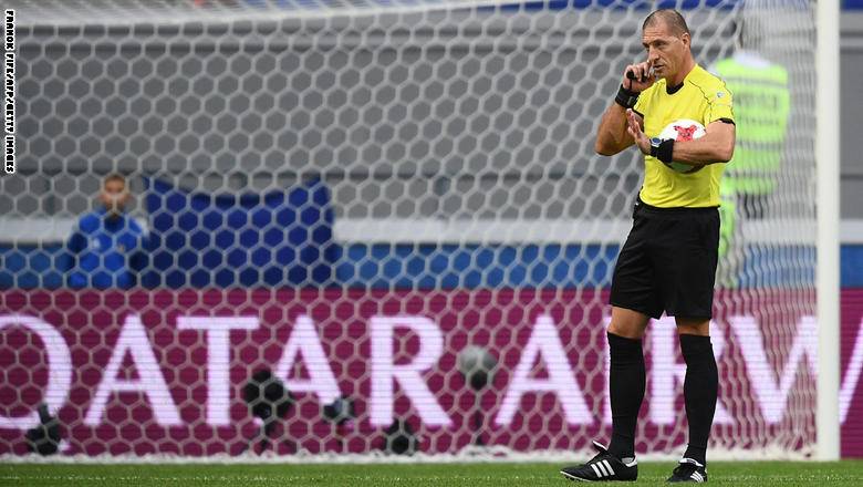 ميدو وإمام يطالبان بتطبيق تقنية الفيديو المساعد للحكم في الدوري المصري