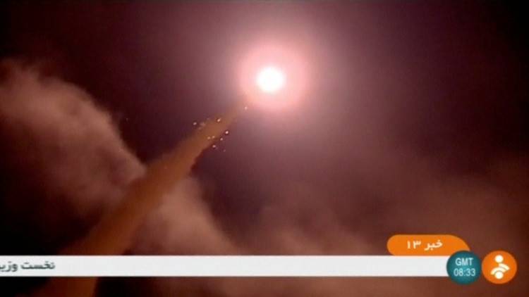 طهران تكشف... هذا هو المسؤول الذي أمر بقصف "داعش" في دير الزور