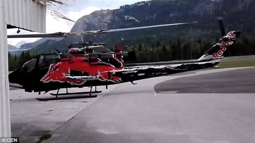 بالفيديو: هليكوبتر كادت تتسبّب بكارثة كبيرة... هذا ما حصل خلال الاستعراض!