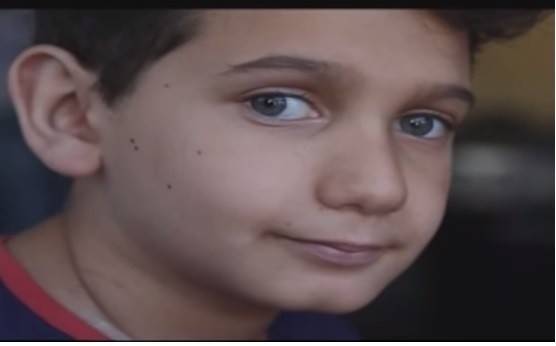 بالفيديو.. مأساة علي لا تشبه أي حكاية