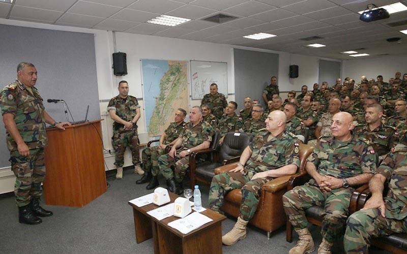 تفقّد ثكنة فؤاد شهاب وتابع مُناورة تدريبيّة
قائد الجيش : لأهميّة تلازم عمليّتي التسليح
النوعي والتدريب التخصّصي بالجيش