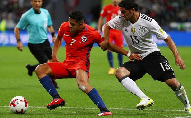 كأس القارات في كرة القدم :
تعادل ألمانيا مع تشيلي (1-1)