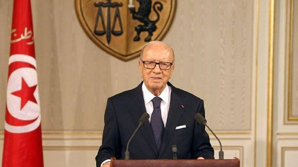 أصدر الرئيس التونسي الباجي قائد السبسي اليوم قرارا بالعفو الخاص بمناسبة عيد الفطر وذلك لصالح 196 من المساجين والسجينات