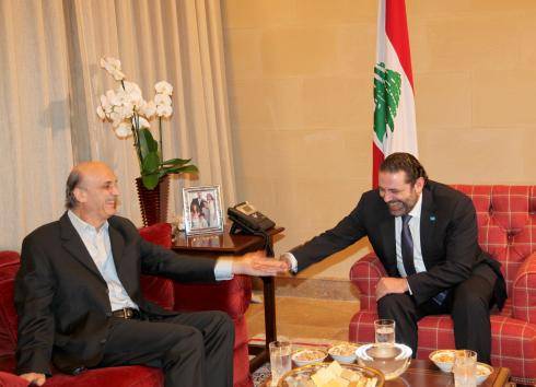 الحريري: إسألوا الحكيم!...وجعجع يردّ: اذا بيقعد عاقل نعم