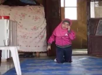 فيديو مؤثّر.. فتاة الـ10 سنوات تحتاج "لكل شيء"!!