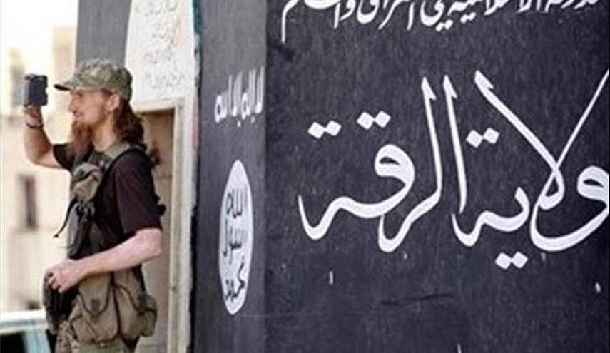 "التحالف" يلقي منشورات لداعش في الرقة .. شاهد ما كتب فيها!