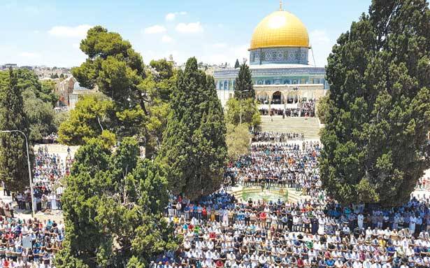 150 ألف فلسطيني ادوا الصلاة بالاقصى