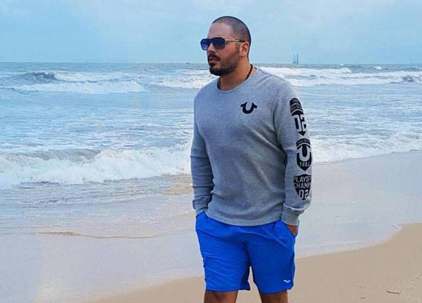 بالصورة... رامي عياش وابنه "أرام" في حوض السباحة