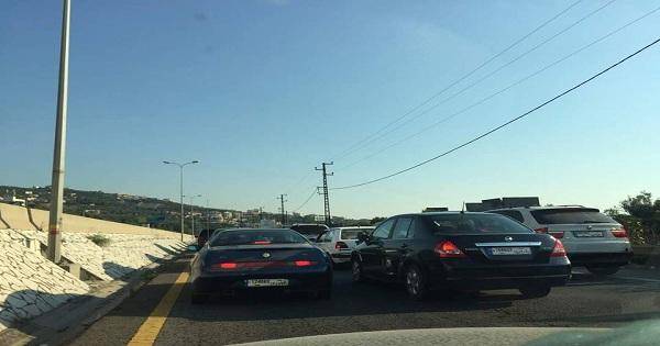السير شبه متوقف من كفرعبيدا وصولا الى حاجز المدفون باتجاه بيروت