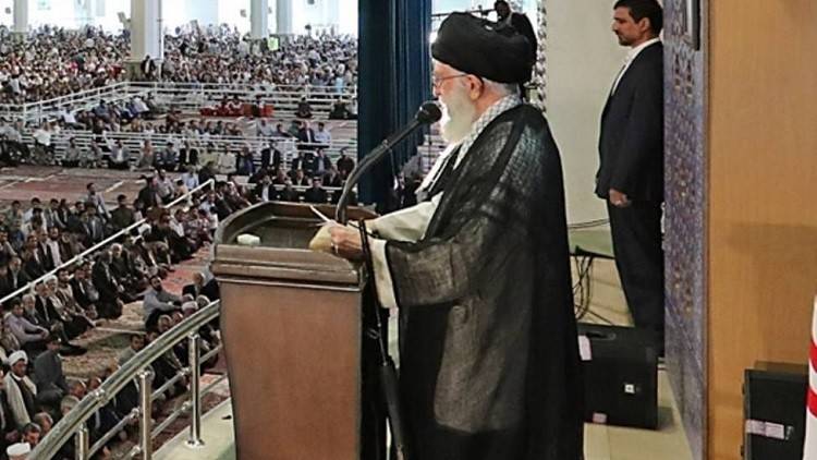 بندقية قناص تستظل بالمرشد الأعلى خامنئي!