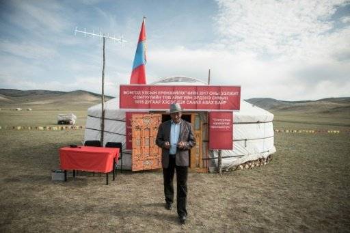 المنغوليون ينتخبون رئيسا بعد حملة انتخابية سادتها الفضائح