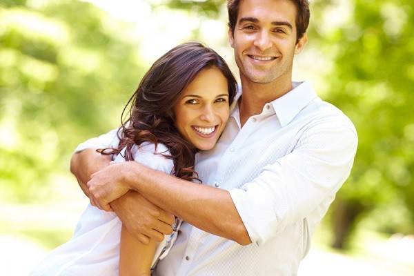 8 صفات في النساء تخطف قلوب الرجال.. هل تمتلكينها؟!