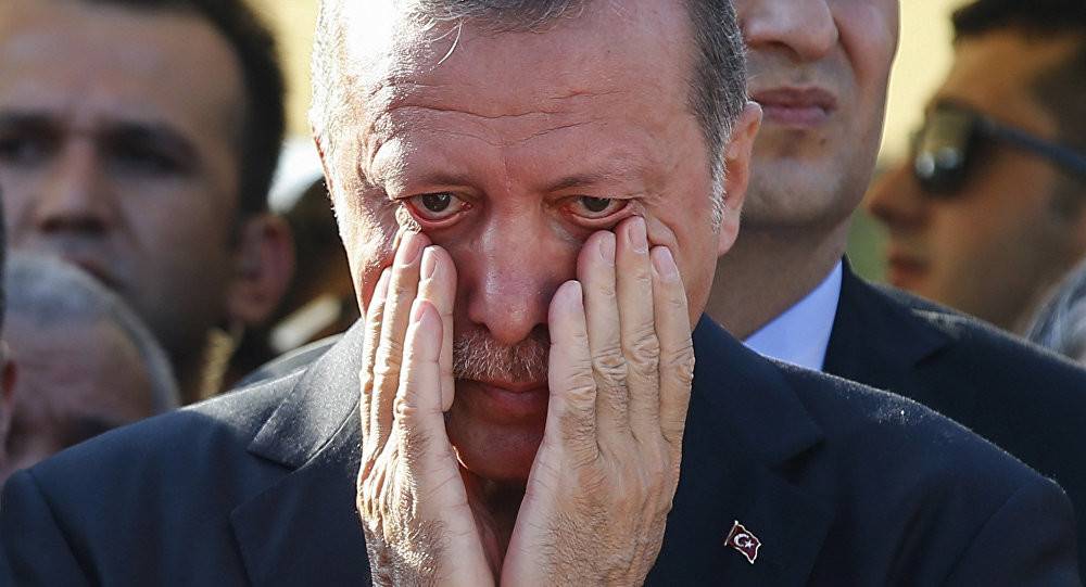 أردوغان يفقد الوعي أثناء صلاة العيد في المسجد... والسبب!؟