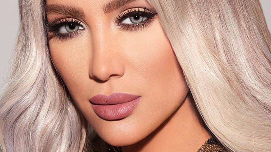 مايا دياب في ميلانو.. بفستان جريء!
