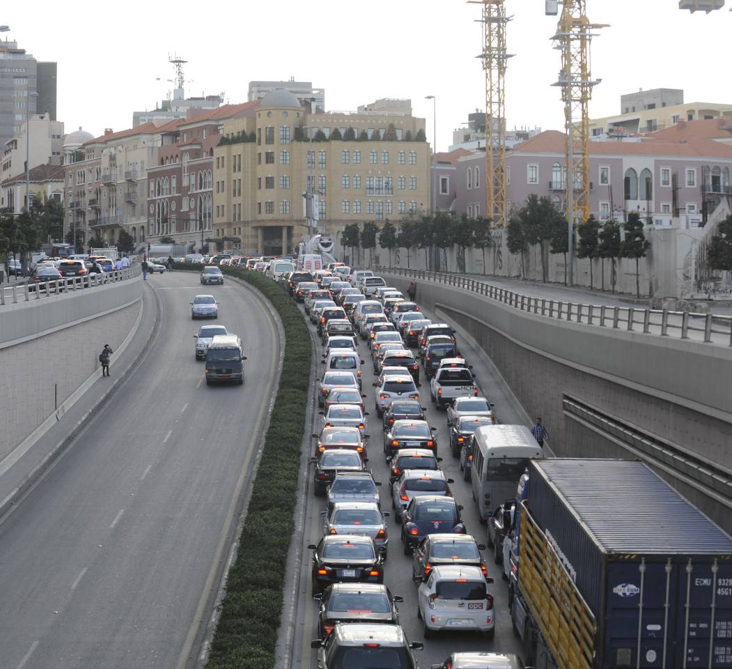 زحمة سير خانقة على مداخل بيروت.. وهذه التفاصيل