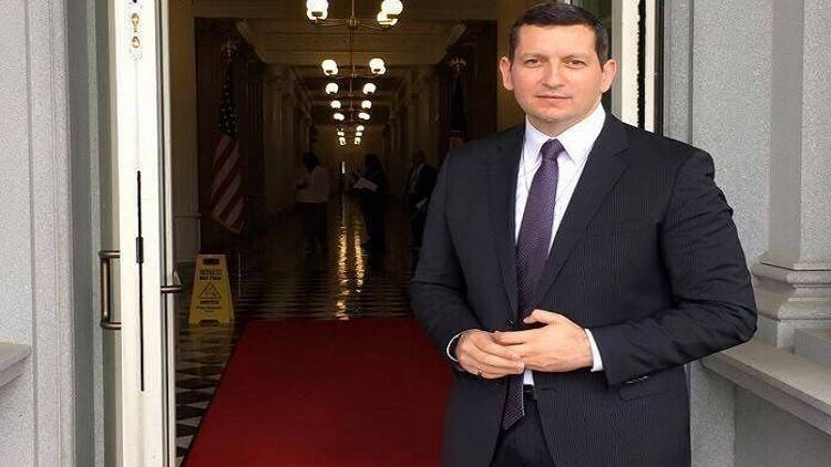 جهاد مقدسي يعتزل العمل السياسي