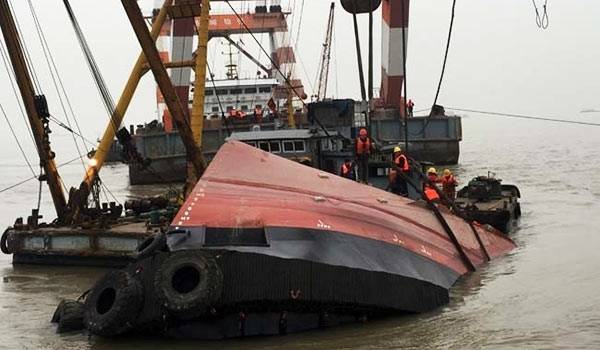 كولومبيا تعلن عن غرق سفينة تقل 150 سائحاً