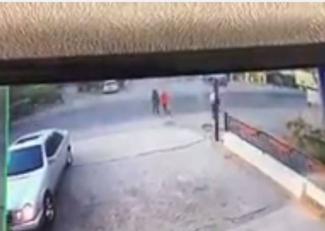 بالفيديو: حادث مروع في النبطية.. صدمتها السيارة ودهستها!