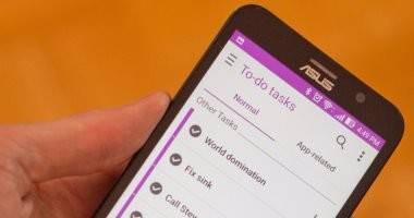 تطبيق على الهاتف لجدولة بوستات فيسبوك وتويتر