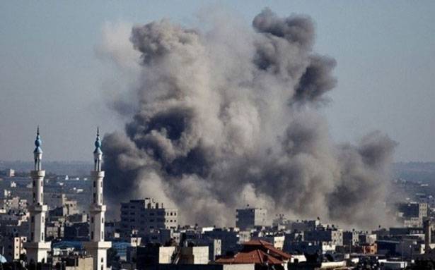 الصواريخ الاسرائيلية تحرم اطفال غزة بهجة الفطر