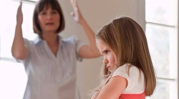 3 عبارات لا تقوليها عن أطفالك في حضورهم