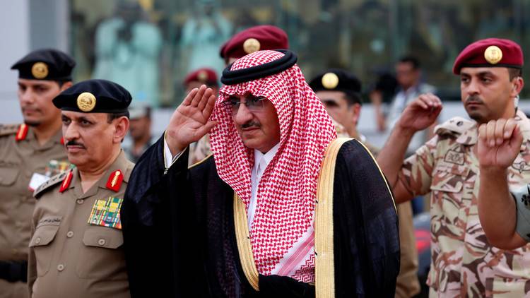 هل فُرضت قيود على تحركات ولي العهد السابق محمد بن نايف؟
