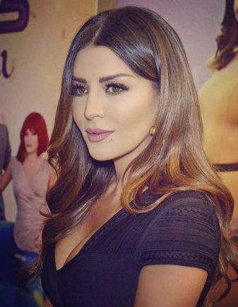 بالصور: بعد ولادتها.. أمل بوشوشة تعود للأضواء بلوك طبيعي