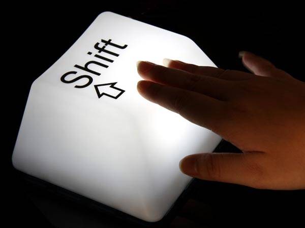 استخدامات لا تعرفها لزر Shift بلوحة المفاتيح.. تعرف إليها