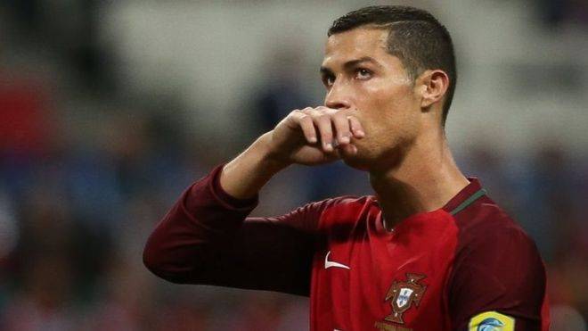 رونالدو يؤكد إنجابه توأمين