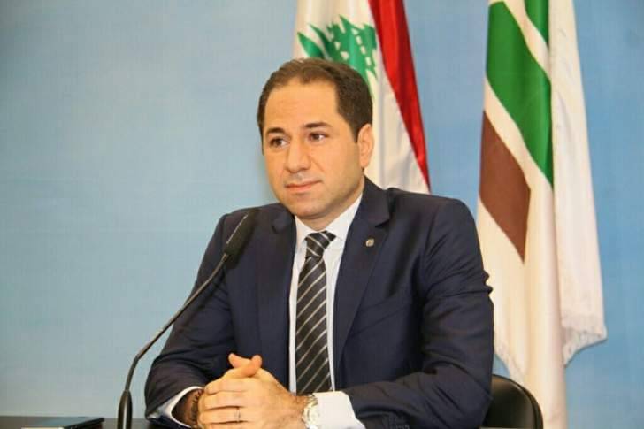 الجميل: لو كنت مكان الوزراء لاستقلت