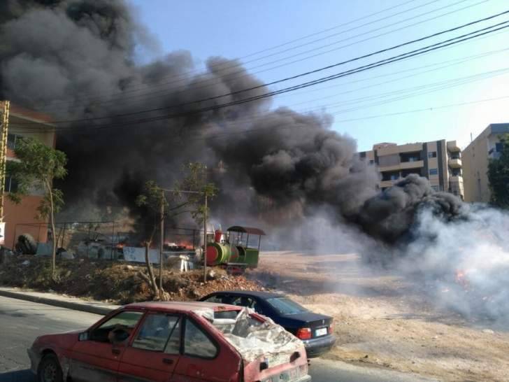 حريق كبير قرب المعرض الأوروبي في النبطية والدفاع المدني يقوم بإخماده