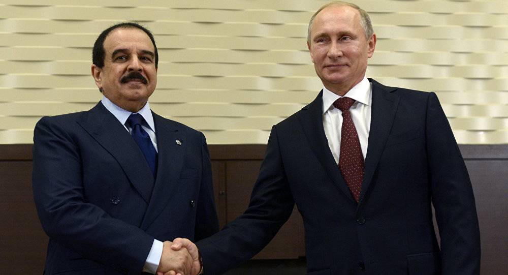 بوتين وملك البحرين يؤكدان ضرورة الحوار بين الدول التي لها علاقة بالأزمة القطرية