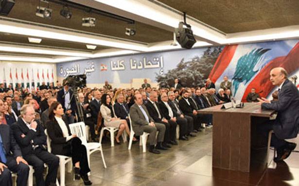 خلال تسليم بطاقات انتساب حزبيّة
جعجع ردّ على نصرالله : لا نُريد
من أحد الدفاع عنّا أو عن لبنان