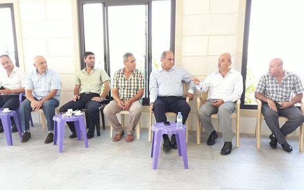 الخطيب تسلّم رسالة بمطالب المتقاعدين
في القوات المسلّحة لمناقشتها مع عون