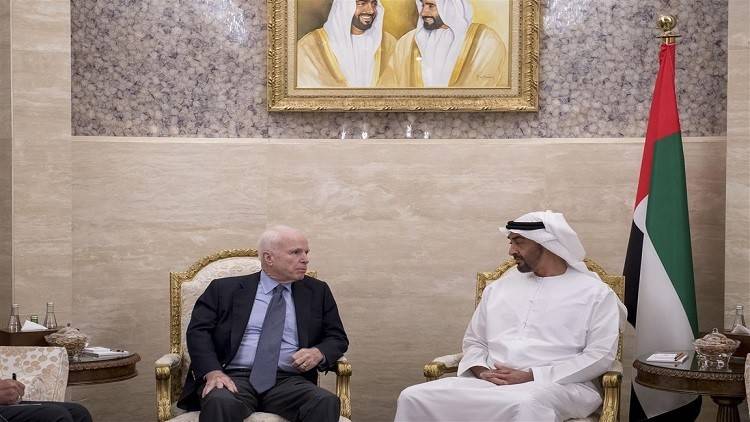 ولي عهد أبوظبي يبحث مع ماكين سبل مكافحة الإرهاب