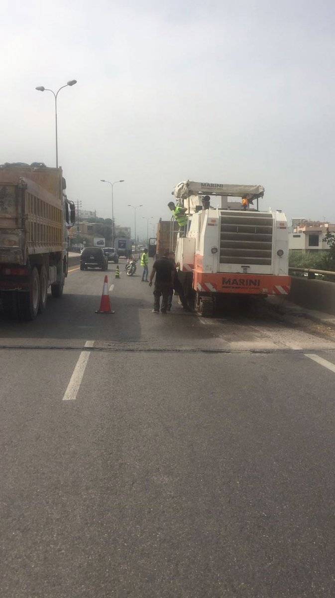 حركة المرور كثيفة على اوتوستراد عمشيت باتجاه جبيل بسبب اشغال في المحلة والعمل جار على تسهيل السير (التحكم المروري)