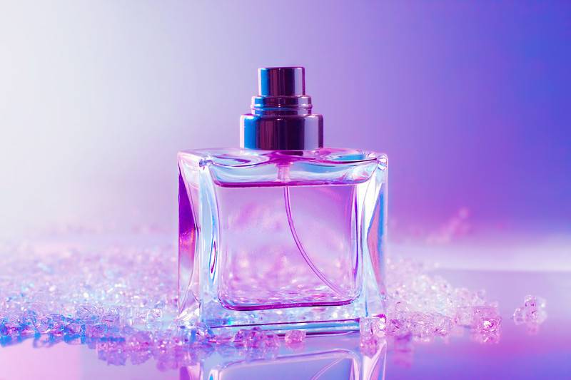 البطيخ والكيوي والخشب والحيتان.. من هذه الأشياء تُصنع العطور الطبيعية!